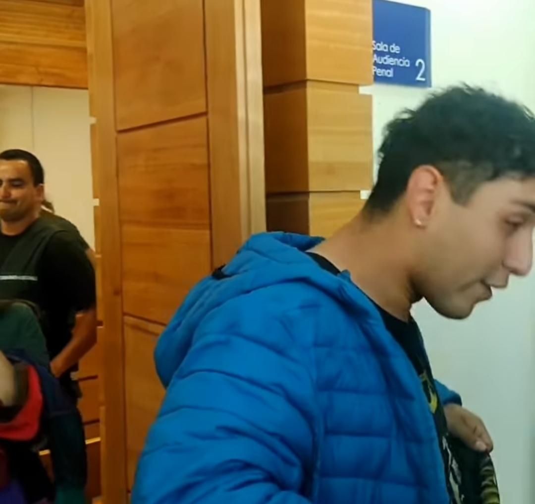 En Linares y en completo silencio de la prensa de absuelve a otro "luchador social" acusado de incendio intencional a locales comerciales en Linares el 20 de octubre de 2019.
Chile se cae a pedazos!!