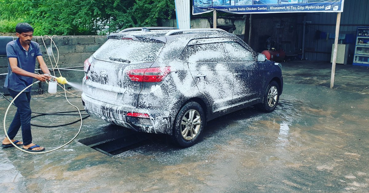 BlackRumAndCoke's tweet photo. I somehow find the experience of watching my car get washed extremely therapeutic!!! #BeagleBoy #Creta #HyundaiCreta #CarSpa https://t.co/0b2sTZxVsS