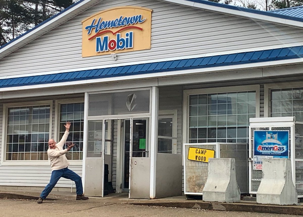 kaitlyn hegarty on Twitter "That’s one happy gas station owner. The