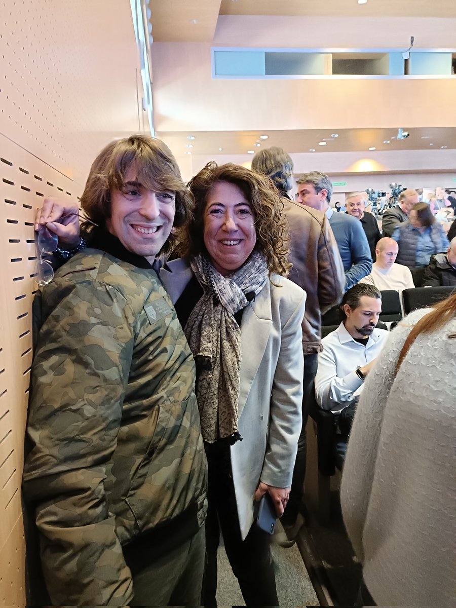 Una de las mayores alegrías que me lleve en este gran acto de presentación de candidatos del Partido Popular a las elecciones autonómicas en la ciudad maravillosa de Zaragoza, ha sido conocer a esta gran persona:
<a href="/carmenalba1/">Carmen Alba Orduna</a>