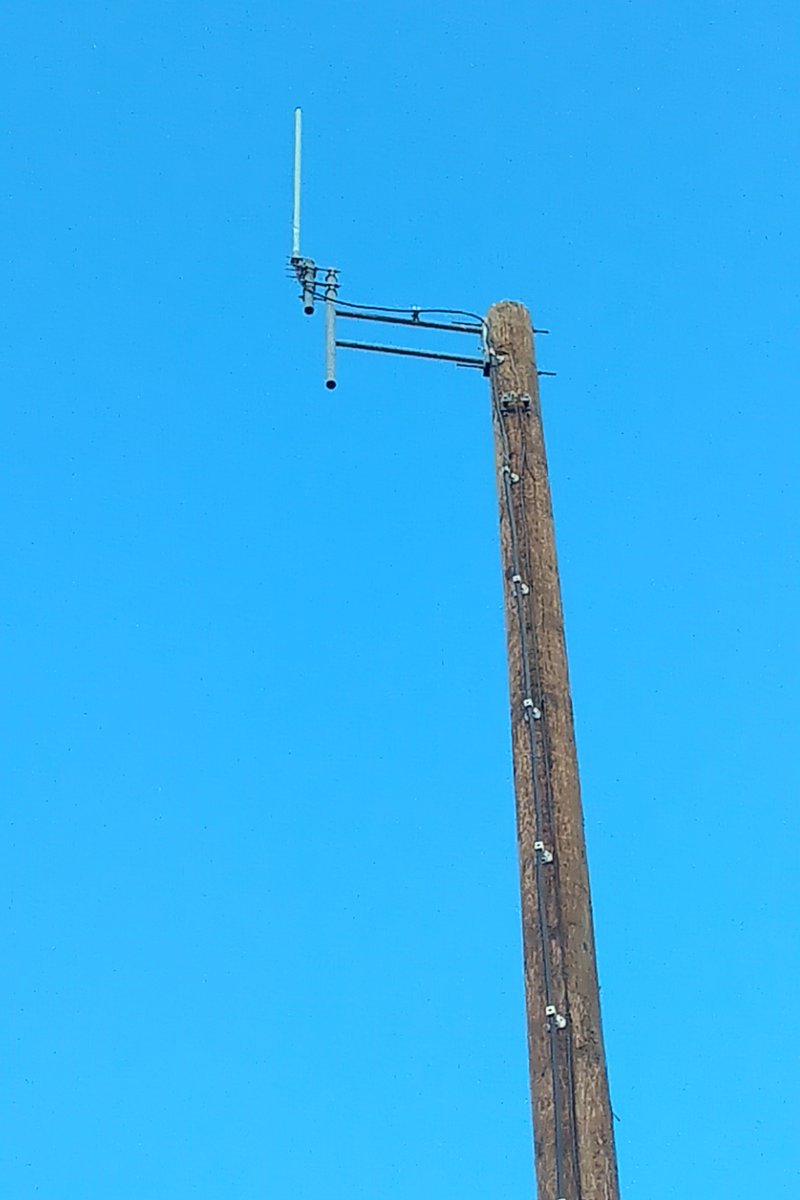 netsofphilly's tweet photo. Got these pictures from a friend. Anyone know what these boxes are for? Look to be connected to an antenna and a GPS unit. Located at 5th and Bainbridge, Philadelphia. https://t.co/45ebaAzdHk