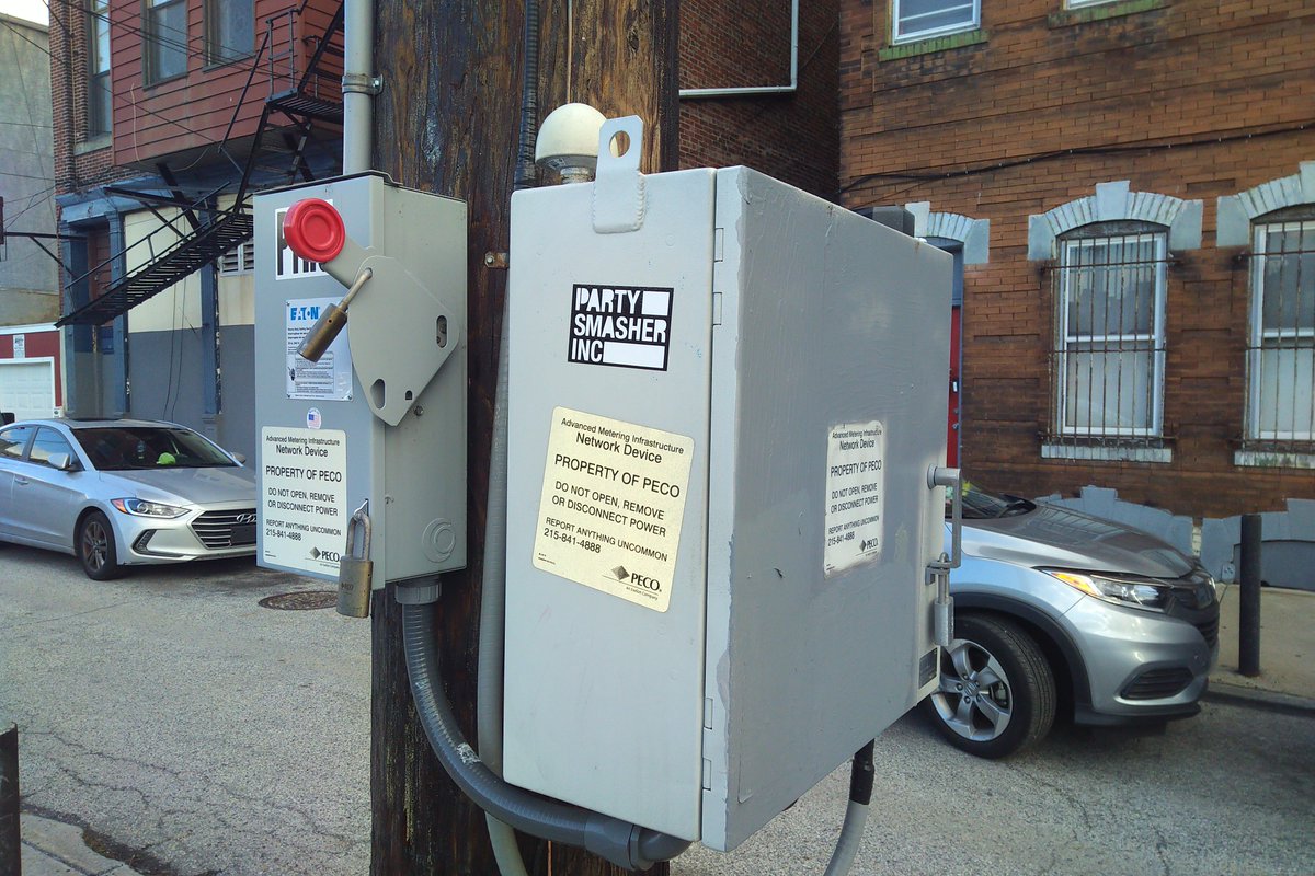 netsofphilly's tweet photo. Got these pictures from a friend. Anyone know what these boxes are for? Look to be connected to an antenna and a GPS unit. Located at 5th and Bainbridge, Philadelphia. https://t.co/45ebaAzdHk
