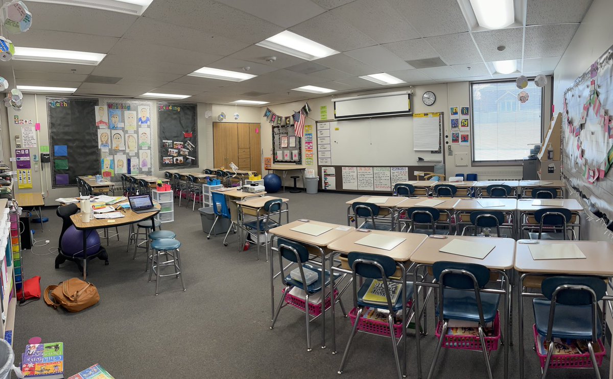 mrs_odoherty's tweet photo. When things aren’t feeling right, I know it’s time for reflection and change. No better way to spice things up than completely rearranging the room! 😆 Heres to a fresh start next week 🙌🏼 https://t.co/HQGMa6KWfk