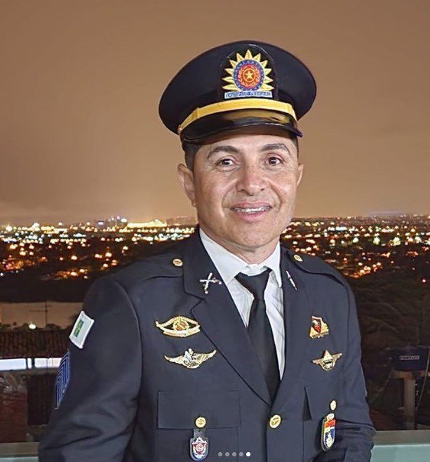 SergioAJBarrett's tweet photo. E o sargento Ednaldo Magalhães, da PM do Distrito Federal, que fazia publicações golpistas em suas redes sociais e interagia com os terroristas da Praça dos 3 Poderes? 
Será que já foi preso? https://t.co/SfhmYopDJI