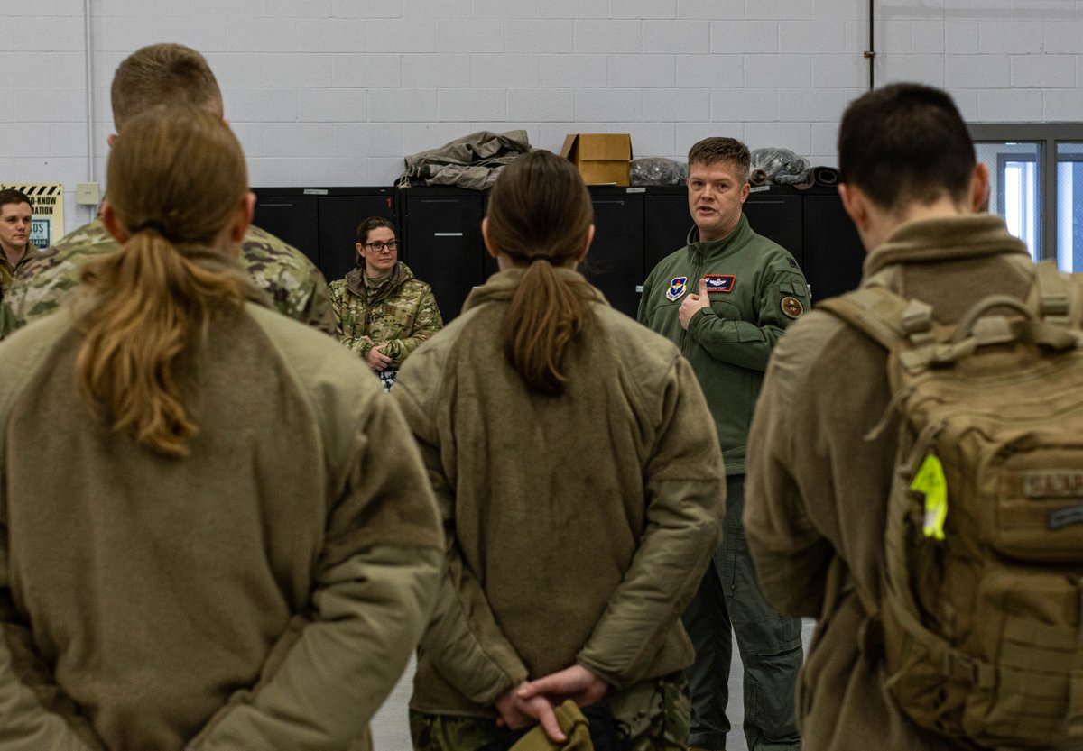 ROTC cadets from upstate NY had a once in a lifetime experience thanks to Lt. Col. Sean Stumpf '07 from Dyess AFB! Follow instagram.com/afrotcdet535_s… for updates on their day! #BestPlaceForVeterans🍊