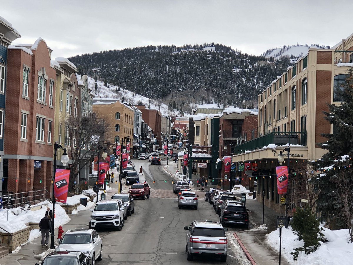 Not minding my lunch view at all today…. #Utahisbeautiful #comingback #ParkCity