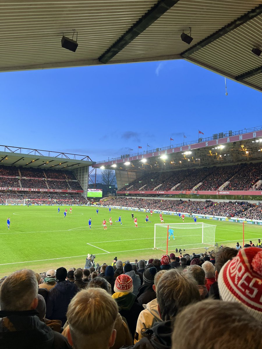 btomo27's tweet photo. Them magic reds 🌳⬆️ #NFFC https://t.co/T9P0dwC7W5