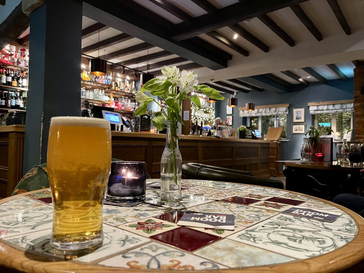TimsNotWriting's tweet photo. And a pint of Wainwright in The Boat, or was it a pint of Boat in the Wainw…?
Anyway, it’s rather nice. #BoatInn https://t.co/J7KxpX1NET