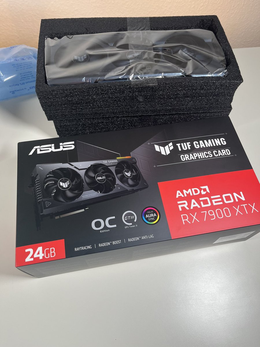 Schaut mal was <a href="/AMD_Deutschland/">AMD Deutschland</a> mir hat zukommen lassen 😍

Eine davon ist einfach für mich persönlich 🥹 Wie lange ich daraufhin gearbeitet habe…
Das ist wieder wie ein Meilenstein &amp; bedeutet mir sehr viel 🙏
Dicker Kuss an <a href="/ciberdime/">Ciberdime</a> ❤️
Freue mich hart auf dieses Jahr 🫶