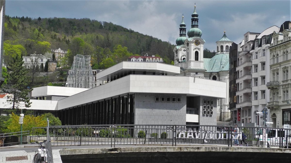 KVzpravy's tweet photo. Už druhé referendum o nahrazení Vřídelní kolonády v K. Varech za repliku té litinové z 19. století není platné. Z 35.851 voličů hlasovalo jen 11.081, tedy méně než zákonem stanovených 35%. Pro obnovu hlasovalo 7.465 lidí. Referendum tak není závazné pro vedení města.
Zdroj: MMKV https://t.co/eAXyGtO1Fi