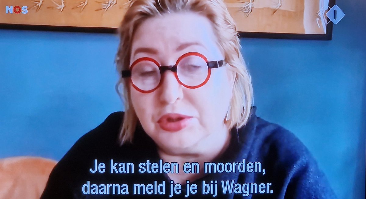 marcelbar8's tweet photo. Om verliezen aan gesneuvelde soldaten aan te vullen, maakt Rusland in Oekraïne gebruik van moordenaars uit gevangenissen. Die kunnen op 't slagveld opnieuw moorden. Als ze 't overleven zijn ze daarna vrij. Het rechtssysteem is ingestort. 
Wie is hier nu de nazistaat? #nosjournaal https://t.co/DkiN7ribQU