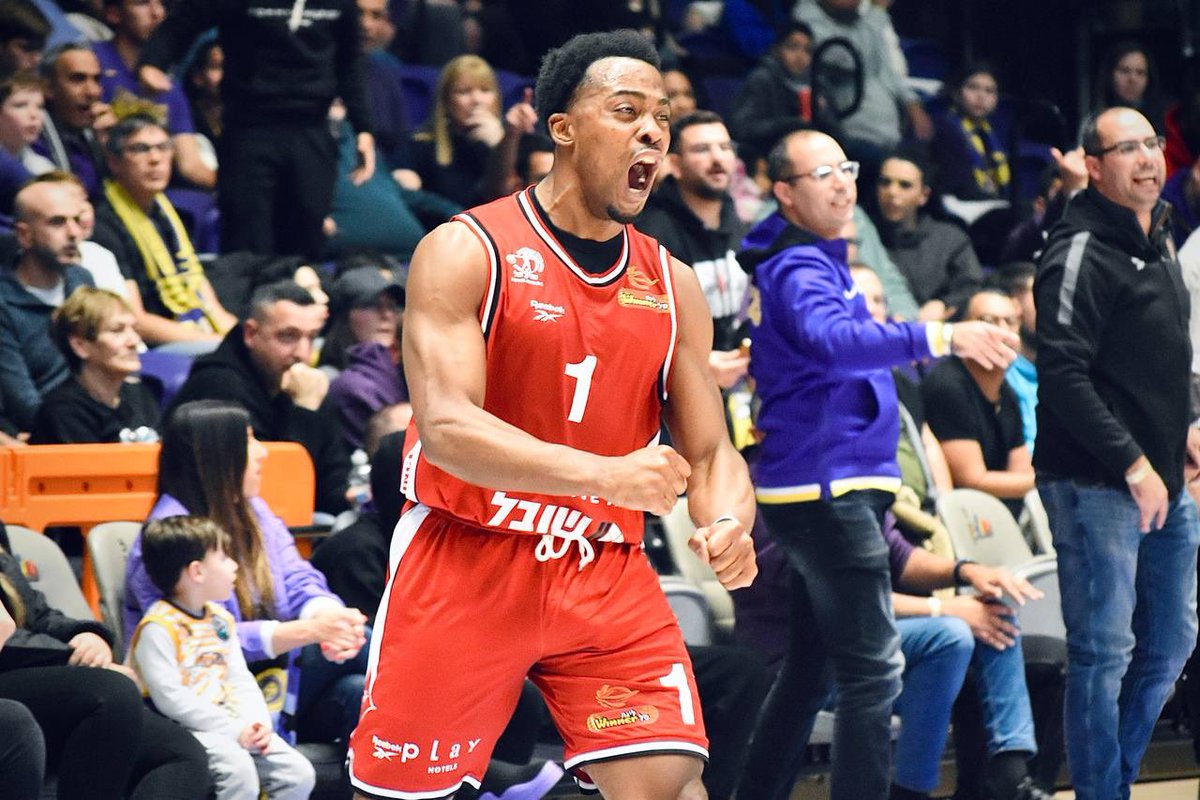 Hapoel Haifa advance to the Israel State Cup semifinals with a 80-78 win over Hapoel Holon! Hickey 24p/8a, Rayman 12p, Simhon 10p for HAI. Ragland 19p, Harris 18p, Jones 13p for HOL. MVP @OFFsetHick_! Photo <a href="/ymacgfx/">Yehuda Halickman</a>