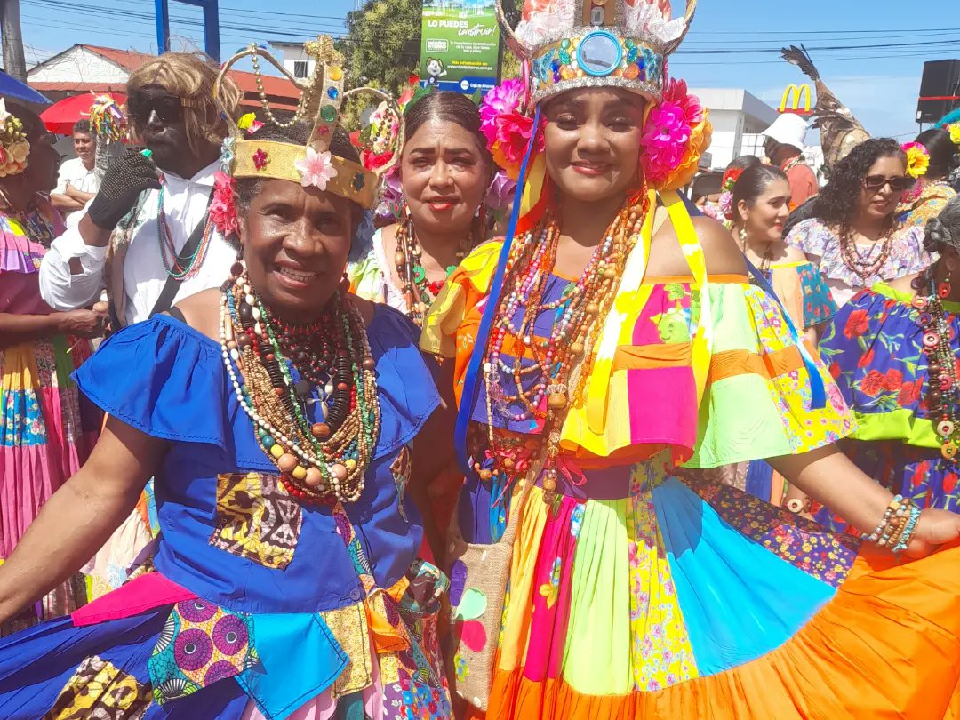 Telemetro's tweet photo. Polleras, polleras y más polleras... el traje típico de Panamá. El más bello de la bolita del mundo
#MilPollerasTM @alopanameno https://t.co/ocKQbZhp6d
