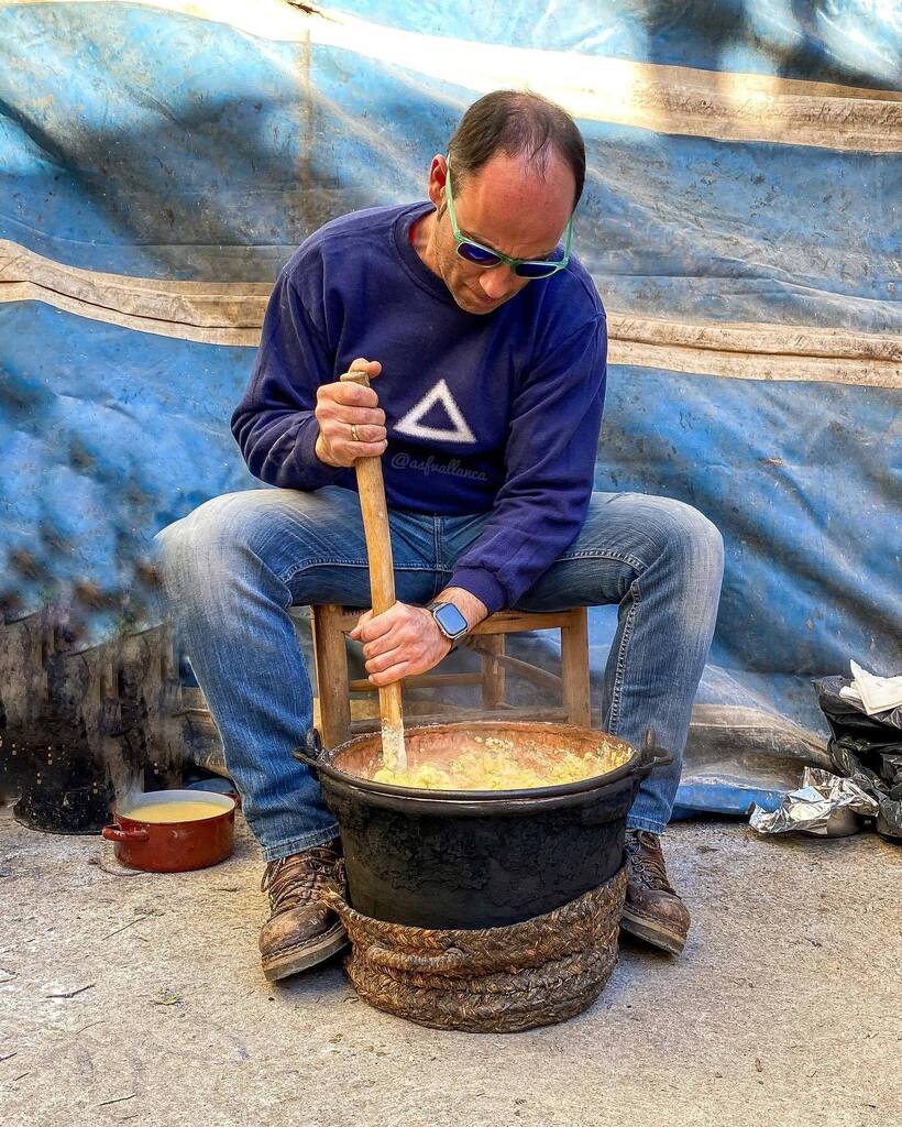 asfvallanca's tweet photo. Como un alquimista en esa búsqueda milenaria de la perfección material y humana.
#SanAntón #primerolacomunidad #comunityfirst #igersvalencia #igerscomunitat #igersspain #igers #somosinstagramers #igersaragonontour #igersacademia #ManigersIgers #hallazgo… https://t.co/IimebEVNXA https://t.co/tCB07nPN7x
