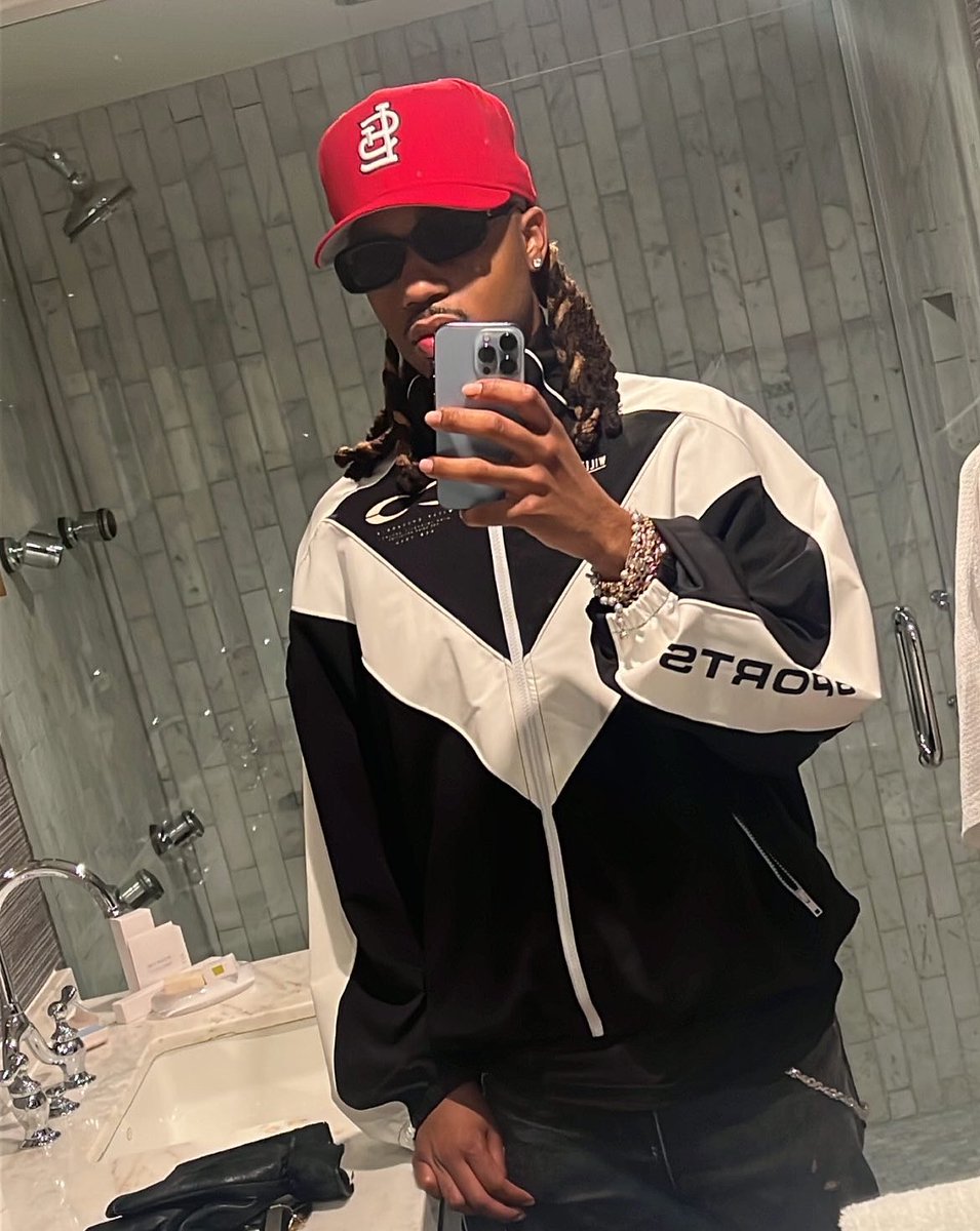 MetroBoomin's tweet photo. so who’s really the villain? 🦹🏾‍♂️ https://t.co/4jQoEOecOh