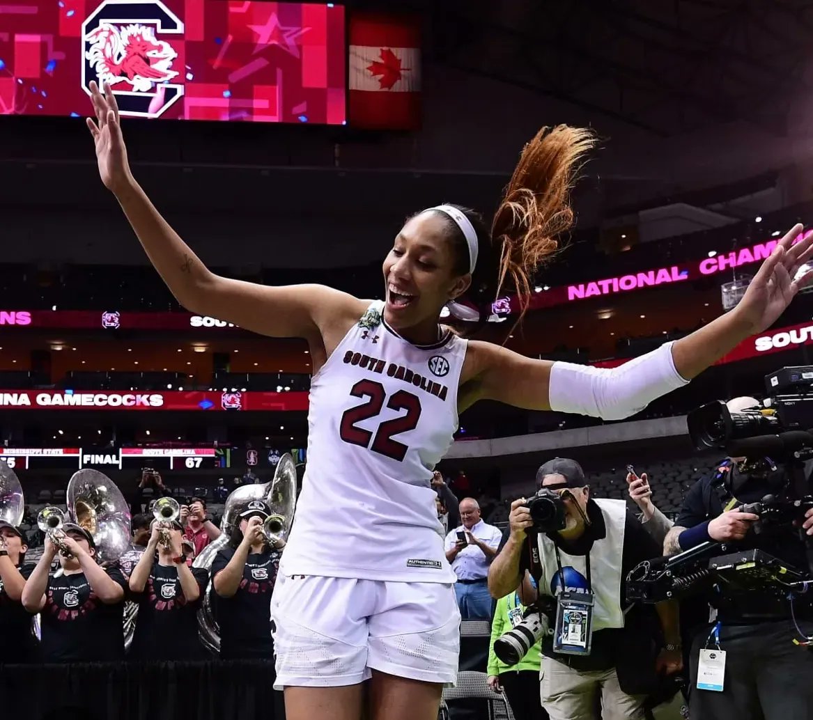 7 years ago today, 2014 <a href="/jerseymikes/">Jersey Mike's Subs</a> Naismith Girls HS POTY &amp; 2018 <a href="/jerseymikes/">Jersey Mike's Subs</a> Naismith Women’s College POTY <a href="/_ajawilson22/">A'ja Wilson</a> set the record playing for @gamecockwbb for most blocked shots in an SEC game, with 8 at Kentucky. 3 days later, she tied her own record vs. Texas A&amp;M❗️