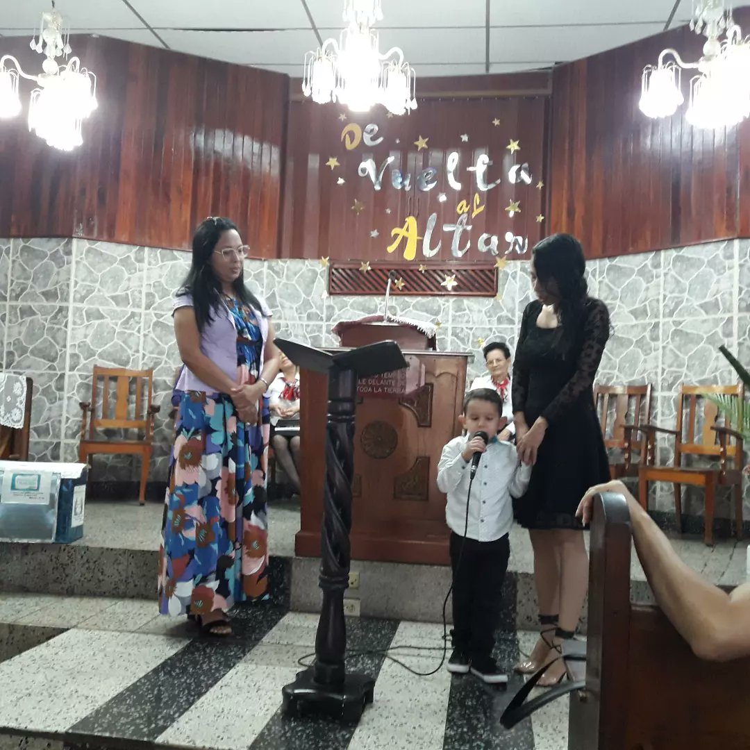 ParedesJackson's tweet photo. ➡️🥇💜 Hoy la Coodinadora general del M.M y M.I y A del Distrito Valera1 la Hna Dexy de Castillo... da Comienzo a los programas de Rescatando la Misión y Olimpiadas de Amor en la Iglesia Central de Valera, un #Sábado lleno de entusiasmo y también lleno de mucha bendición...🤗 https://t.co/UH9vj15EYt