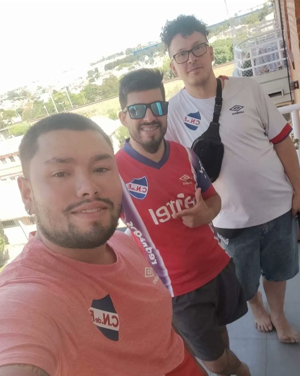 leoatmee's tweet photo. FELIZ DE SER EMBAJADOR 🇺🇾 EN ARGENTINA
ME ALEGRÓ MUCHO @NicoSilva1899 QUE HAYAS DISFRUTADO DE CONOCER POR PRIMERA VEZ BUENOS AIRES 🇦🇷
TE ESPERO PRONTO!
@arriba_bolso 🔥
#ArribaBolso #cndef
#decano #tricolor
#uruguay #nacional
#ClubGigante #BASAS #viajes https://t.co/Dn5bzGGEQg