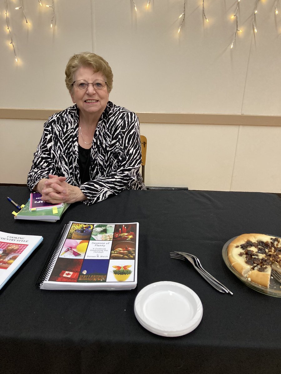 APLHwy35's tweet photo. #ABookTasting #ArcherwillLibrary #WapitiLibrary #ArcherwillBranch #Archerwill #Sask #NipawinAuthor #DoreenBleich #cookbooks #novels #plays
Doreen has directed #NipawinCentennialPlayers also! #TisdaleWritersGroup https://t.co/jmtJcUmS6Y