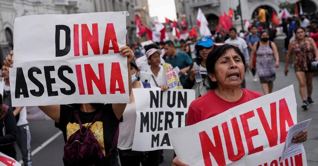 Madres, Abuelas, hijos, el pueblo digno en la calle, muerte, dolor..
Masacre en pleno siglo XXI, frente a todos, el mundo parece indiferente. ¿Qué tan humanos somos? 🤷🏻‍♂️
El silencio también te hace cómplice!!

#SOSPeru 🇵🇪 #NiUnMuertoMas 🙏
👉🔁 RT Y DIFUNDE LA VERDAD