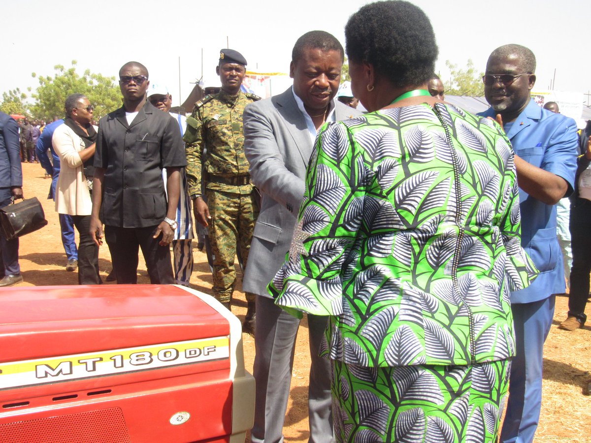 cantcheki's tweet photo. Clôture du Forum des Producteurs Agricoles du Togo (FOPAT) étape Savanes ce 14/01/23 par le Chef de l'État @FEGnassingbe qui a rencontré les producteurs à l'occasion.D'enormes recommandations pour un lendemain meilleur du producteur togolais. #tgtwittos https://t.co/nsrBhFRyad