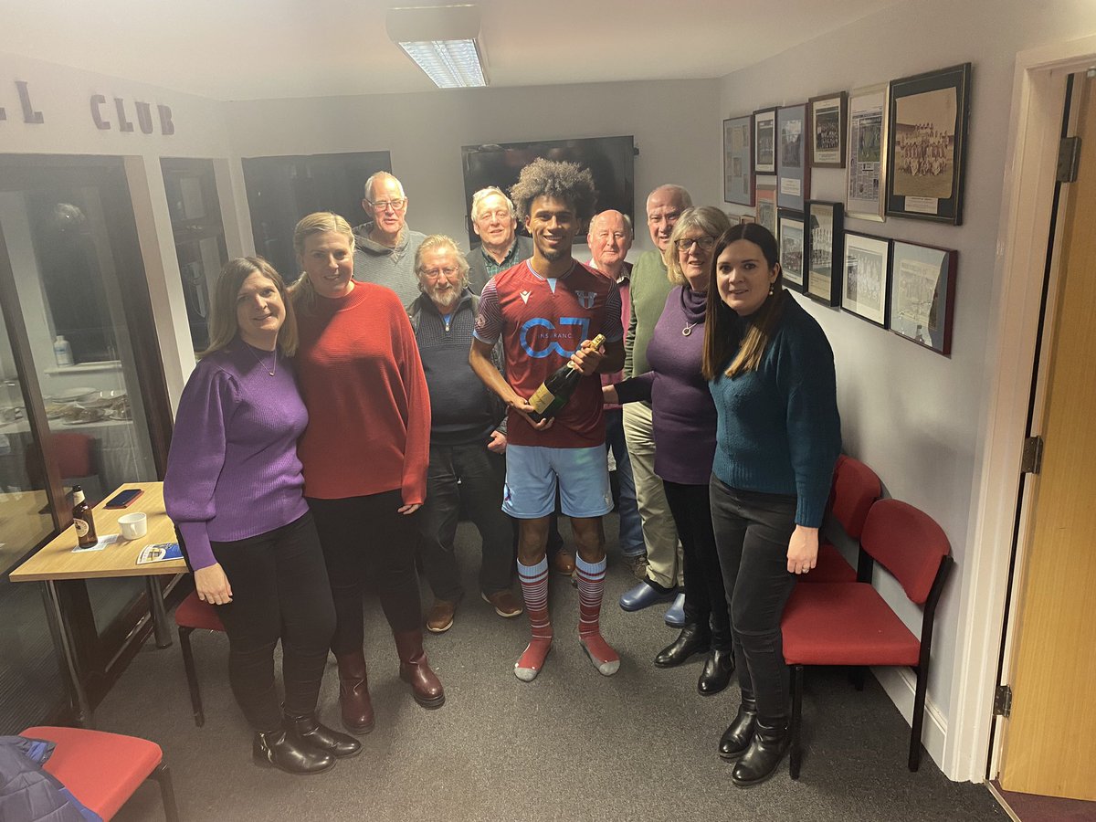 The Sally Robertson exec suite sponsored MotM went to Ben Vines for another impressive performance👏👏

Thanks for your continued support as we remember the late Ian Robertson (Robbo) who was a regular visitor to the Park to support the #Fields

#Alwaysremembered🔵🟣