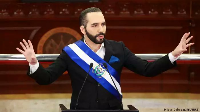 Si el presidente #Millennial más cool del mundo no usa reloj... Clara-mente nos necesita.⌚️

¿Convencemos a <a href="/nayibbukele/">Nayib Bukele</a> para usar uno?😍
#Casio