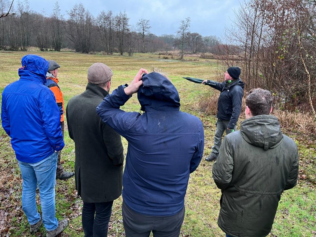 groot_ernest's tweet photo. Veldexcursie #Maashorst over agrarische natuur en procesnatuur (oernatuur) door/voor @GemMaashorst @gemeenteoss @bernheze_gem @jeroenLux @RienWijdeven @MPoulussen @boswachterOss @NcDeMaashorst @dtvmaashorst @jongmaashorst @GroenLinksMaho @MVLanderd @maashorst https://t.co/Opyr2Ttw7q
