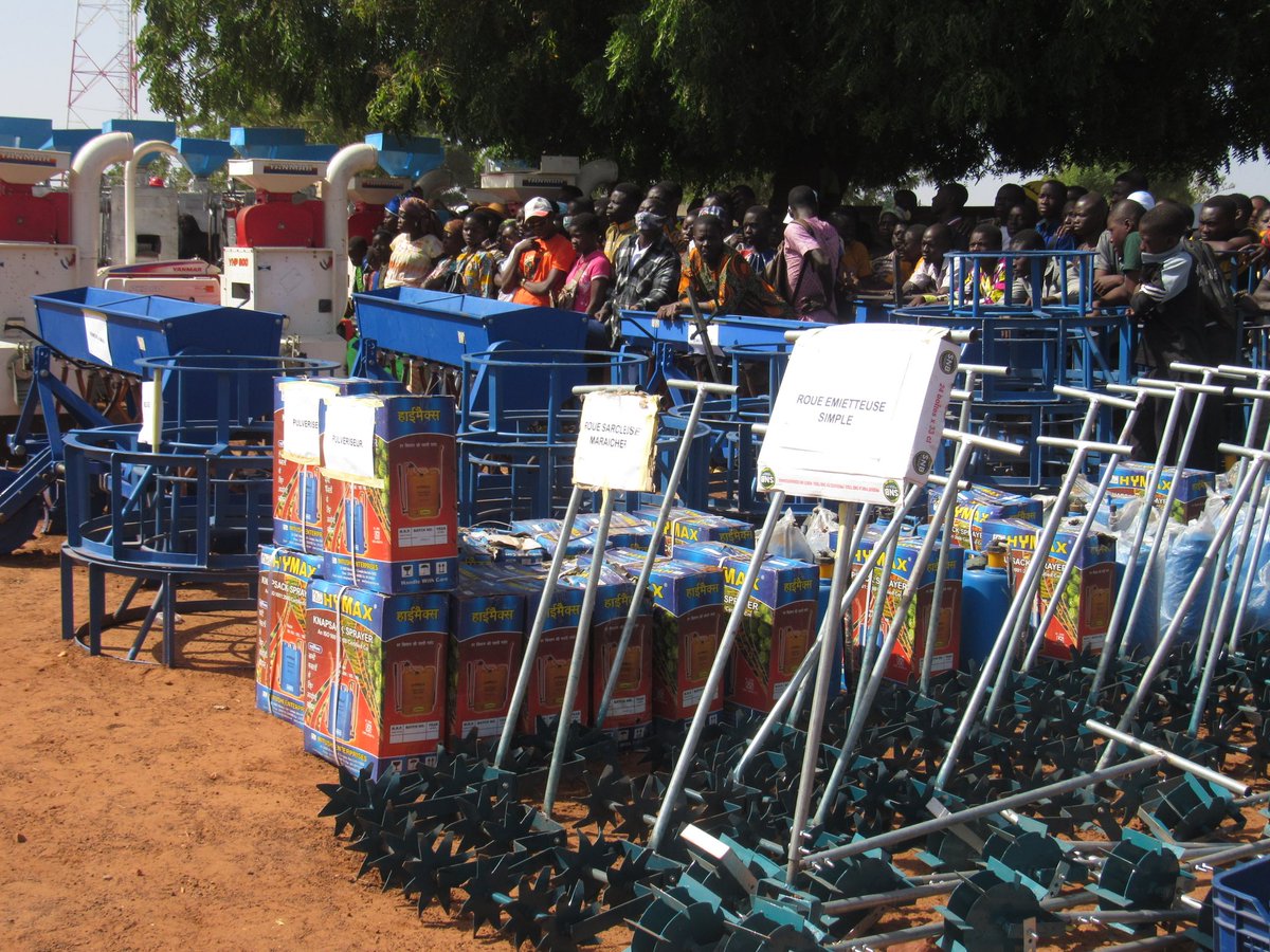 cantcheki's tweet photo. Clôture du Forum des Producteurs Agricoles du Togo (FOPAT) étape Savanes ce 14/01/23 par le Chef de l'État @FEGnassingbe qui a rencontré les producteurs à l'occasion.D'enormes recommandations pour un lendemain meilleur du producteur togolais. #tgtwittos https://t.co/nsrBhFRyad