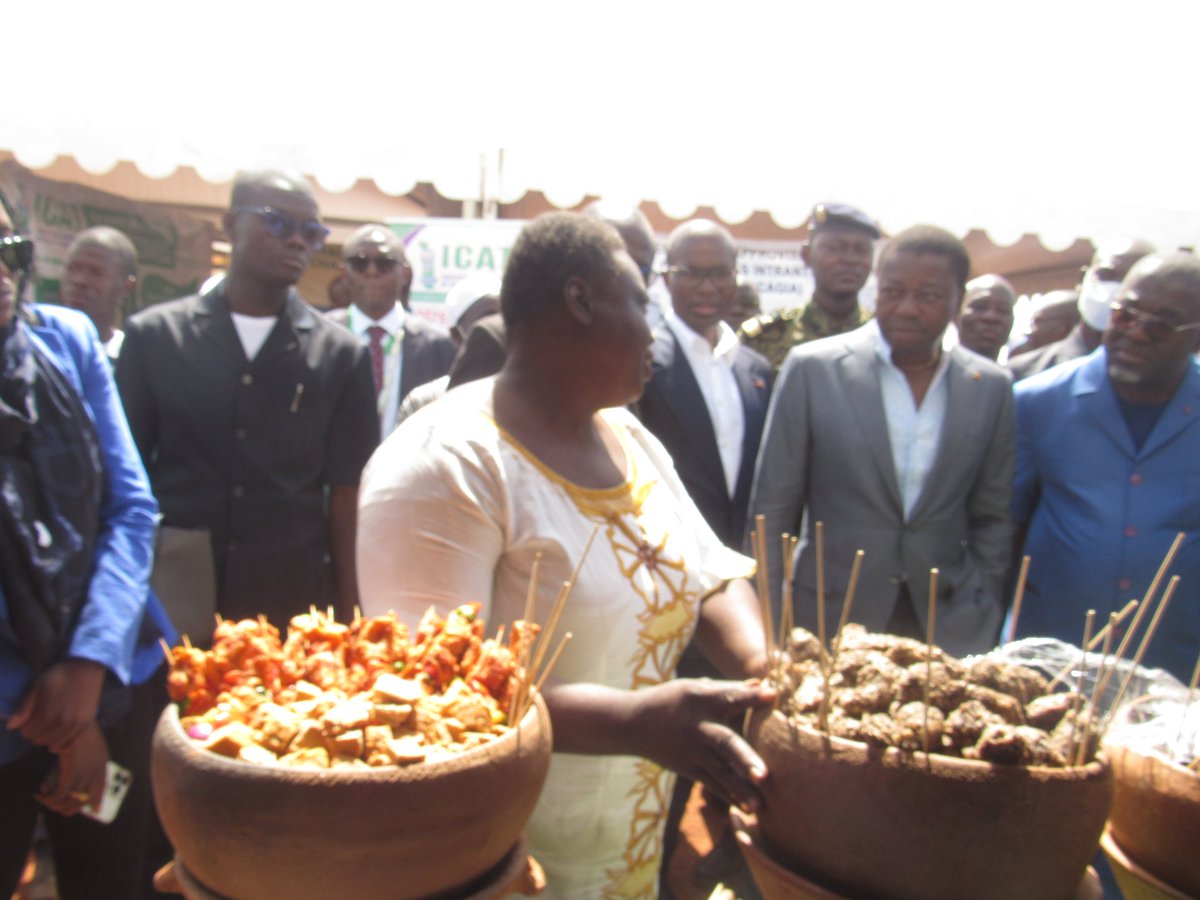 cantcheki's tweet photo. Clôture du Forum des Producteurs Agricoles du Togo (FOPAT) étape Savanes ce 14/01/23 par le Chef de l'État @FEGnassingbe qui a rencontré les producteurs à l'occasion.D'enormes recommandations pour un lendemain meilleur du producteur togolais. #tgtwittos https://t.co/nsrBhFRyad