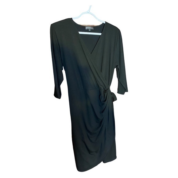 sidakid's tweet photo. So good I had to share! Check out all the items I'm loving on @Poshmarkapp from @SandraR68637061 #poshmark #fashion #style #shopmycloset #berydress #harmonyarrows #patagonia: https://t.co/x6819Vw8mw https://t.co/D78bvdZXQE
