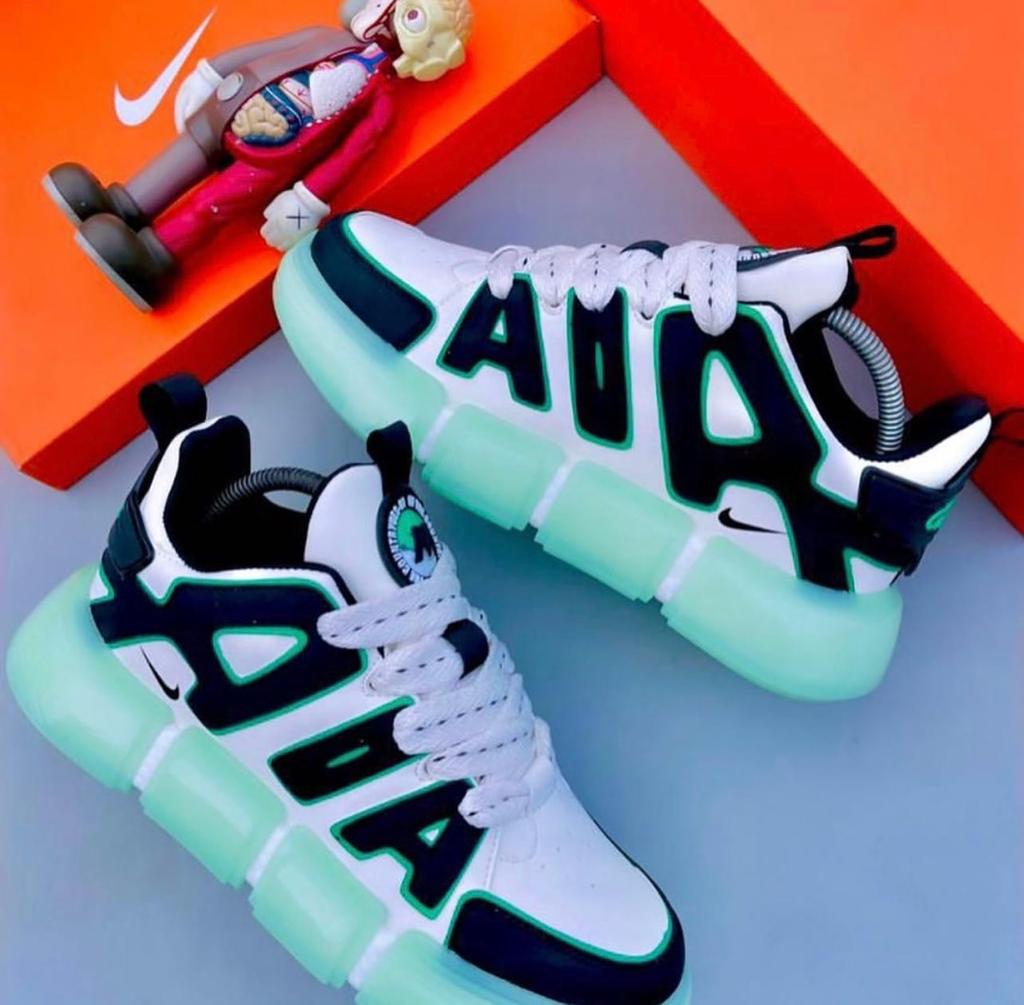 assi_ganme's tweet photo. #Bro | #Nana , nous sommes fatigué de te voir aux #chill avec tes vieux #godasses Oh 🌚

#Change un peu de #look now 😌
#Choisis de bons #baskets 

#AssiGanme, votre #shop préférée ❤️
DM ou WhatsApp 🇧🇯 63-19-41-14

Livraison partout au #Benin et hors du Bénin ✨ https://t.co/tnh69CES5k