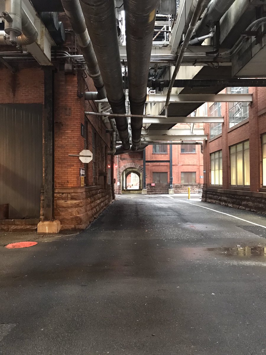 StoffelMatt's tweet photo. This is my favorite spot at the factory. That arch is from 1894

#filmfactory https://t.co/9nmIFBHdVS