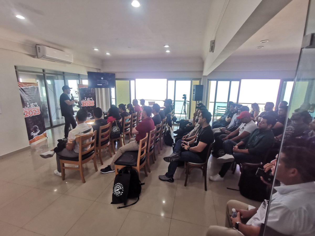 meximalist's tweet image. Empezamos con #CriptoMaza2023 de @ExponencialCC. Inaugura el evento con @enriquecripto