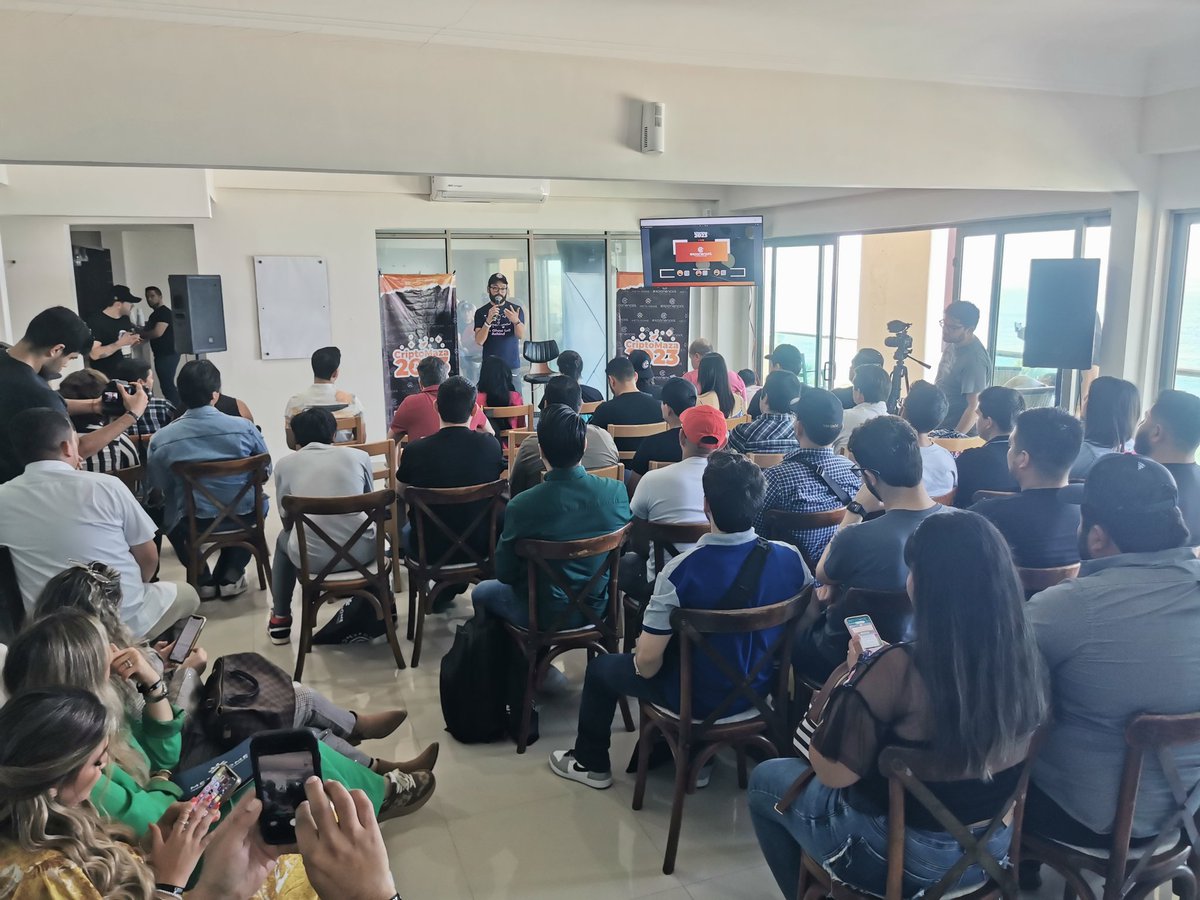 meximalist's tweet image. Arranca #CriptoMaza2023 de @ExponencialCC. @enriquecripto inaugura el evento en Mazatlán. Un hilo 🧵