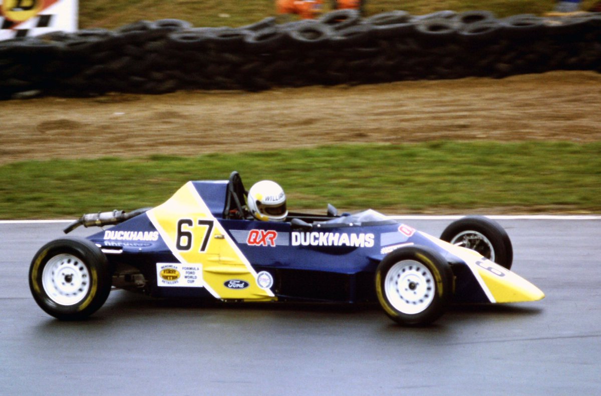 Eddie Irvine on his way to Grand Final victory at the 1987 Formula Ford Festival in his works @DuckhamsOil Van Diemen RF87
📸©Michael Lee.