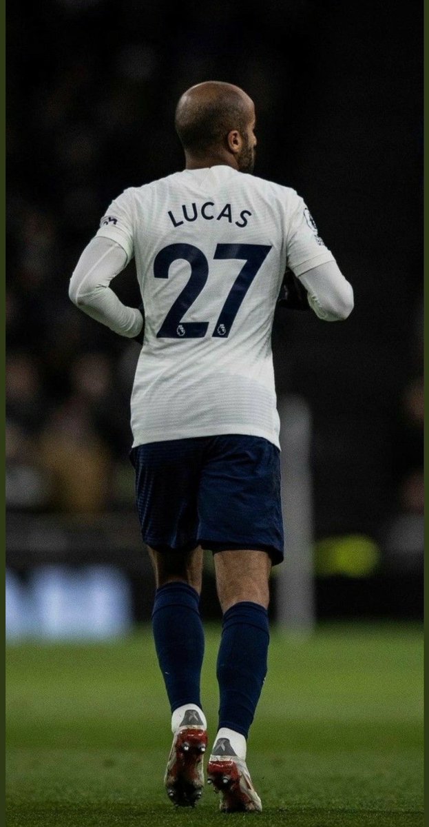 FutbolMania02's tweet photo. Come to fenerbahçe Lucas moura 💛💙 #LucasMouraFenere https://t.co/UkMbYkHh1B
