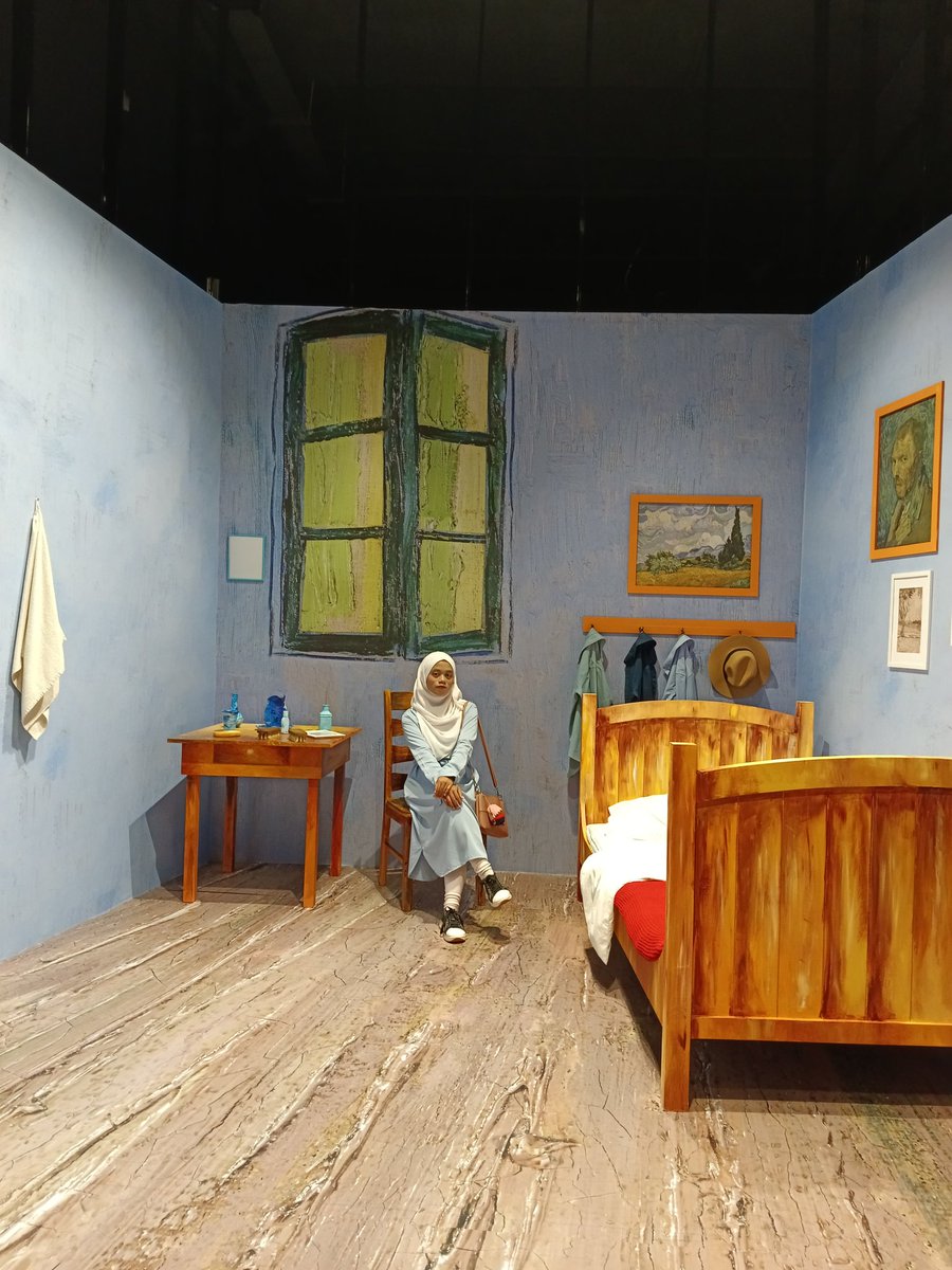 imnotsalmaa's tweet photo. It's a great2 experience 🤍 Rasanya duduk 1 hari dalam tu pun takpe 🥹💕 #vangogh #vangoghaliveinMalaysia #artexhibition https://t.co/0Ohn1IAUsr