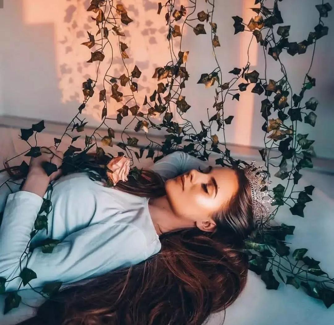 •
•النظر إلى وجهي بدقه هو الجزء السعيد في يومك..»🌝💔