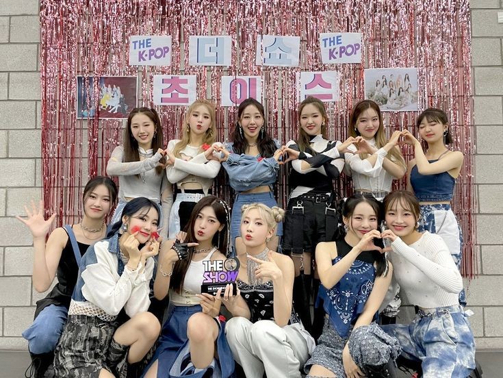 flywithfiveus's tweet photo. orbits, I still have over 700 points on fab, so I can send any letters you wish you could share with the members, but can't because you don't have the points and/or the app. my dms are open to everyone and I provide proof once it is sent. #WeStandWithLoona https://t.co/4R6PKI5pFG