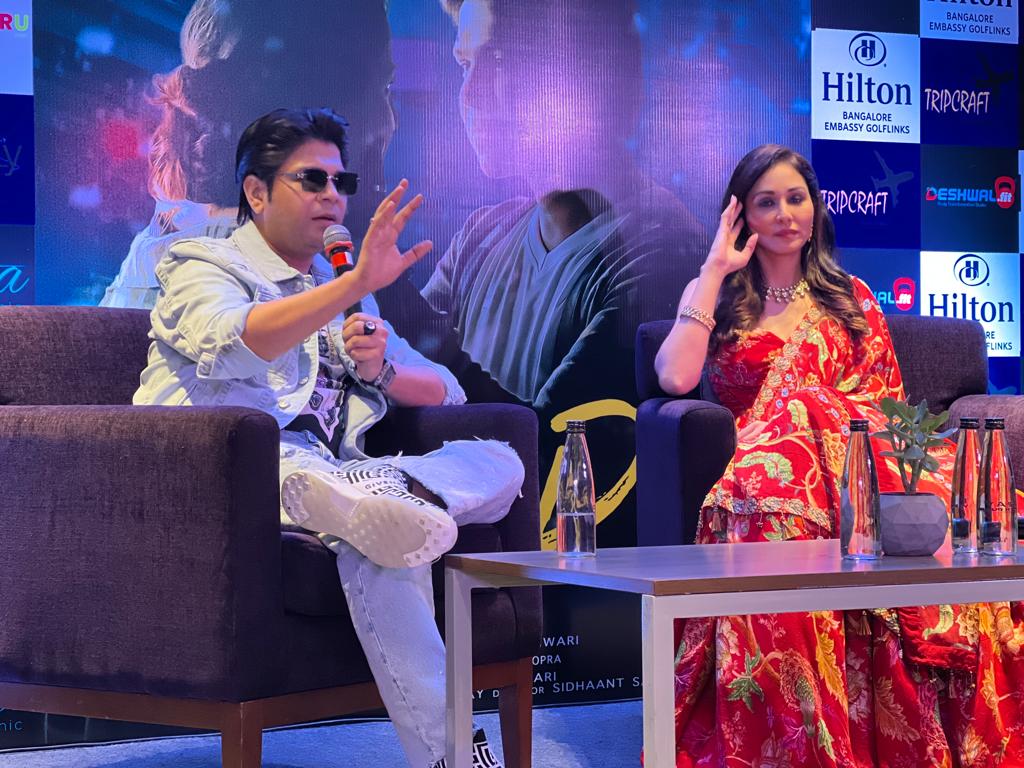 sgkorall's tweet photo. Sneak Peak of yesterday evening AYE DIL! Press Conference in #nammabengaluru ❤️
@ankittiwari
@poojachopraofficial 🤩
Watch Now - https://t.co/IdRrf1RisS
Listen to #AyeDil on your favorite streaming platforms
#bollywoodnews #ankittiwari #singer #poojachopra #soundsidtm #trending https://t.co/fNmtmYtLuK