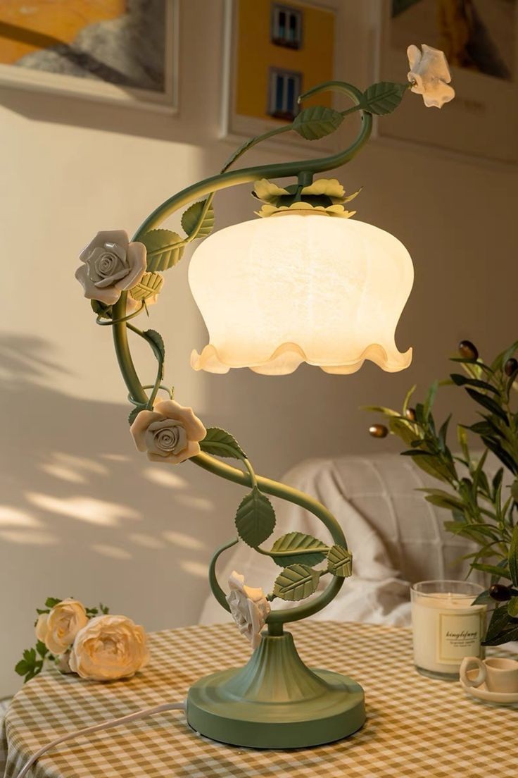 softdeIicacy's tweet photo. flower lamps <3 https://t.co/LhInpxjlqq
