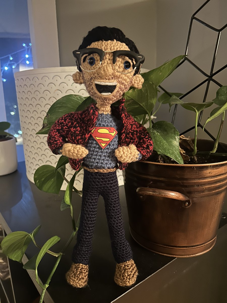 BethSumm's tweet photo. Next up in my crochet project is #ClarkKent! And also #Superman 😆 He's taking Lois on a much-deserved vacation. #supermanandlois @tylerhoechlin @cwsupermanlois https://t.co/9y7rz6KSGt