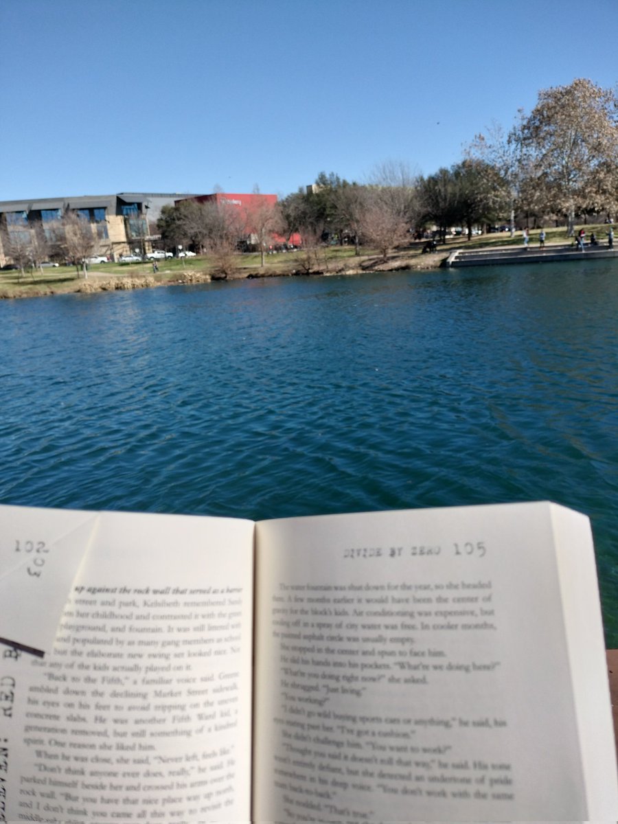 sh33biej33bies's tweet image. Little bit o reading on this gorgeous Saturday afternoon. #dividebyzero #perihelion #horrorlit