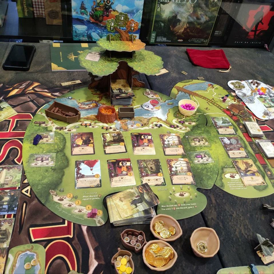 3meeples's tweet photo. Hay juegos capaces de llenar todo el espacio de vida. Everdell es uno de ellos y más con ediciones tan bonitas. ¡Uno de los grandes protagonistas de nuestro sábado! #juegosdemesa #everdell https://t.co/QqaObbKWbJ