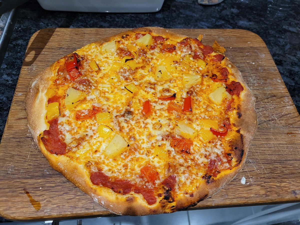 missmatherbakes's tweet photo. Saturday night (homemade) pizzas, so good 🍕 #pizza https://t.co/SqtHFfcqyg