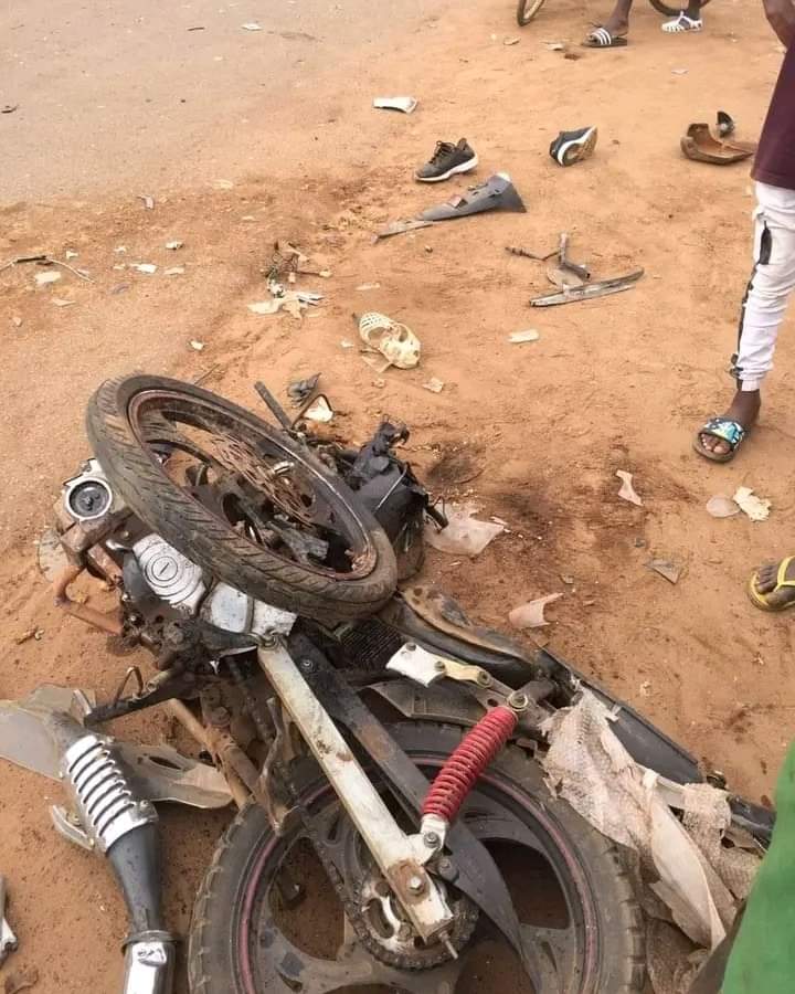 Chroniques225's tweet photo. • #Bouafle | Une professeur d'EPS périt dans un accident
Dame N'guessan Dazi, professeur d'EPS au Lycée Moderne 1 de Bouaflé est décédée dans un accident ce samedi 14 janvier 2023. L'accident s'est passé en face de la gare Yohoré de Bouafle impliquant ⬇️ https://t.co/HvQ0FuRTDN