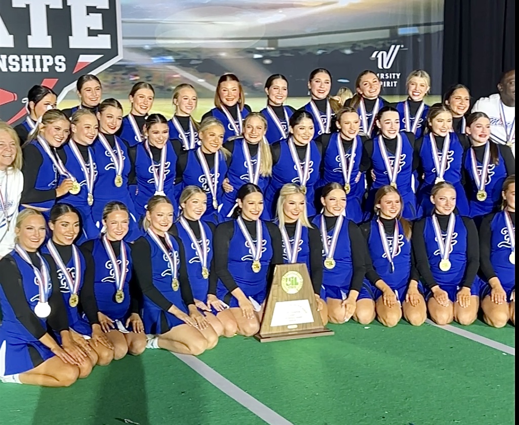 ⭐️ Friendswood HS comes out victorious as first-time gold-medalists in the 5A-DI #UILState Spirit Championship. 🏆 👏

Results 🔗 bit.ly/3ZD9BA0