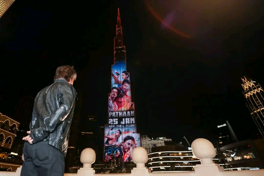 Isar_alig's tweet photo. #PathaanTrailerOnBurjKhalifa https://t.co/GIeOSULt3C