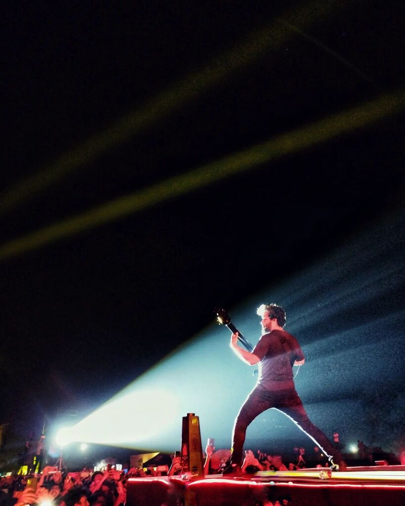 RifAtShoAb's tweet photo. @saefnazi #Cezanne Bhai on fire 🔥 🔥

#artcell #novemberrain #concert #concertlighting #concertphotography #dhaka #rockband #bangladesh 🇧🇩 https://t.co/Y9QlyfraSg